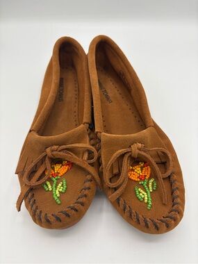 Minnetonka Women's Ziigwan Waabigwan Hand Beaded Moccasins Suede Sz 9
